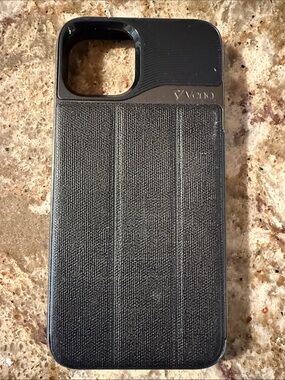 iPhone 14 Wallet Case Magnetic Closure